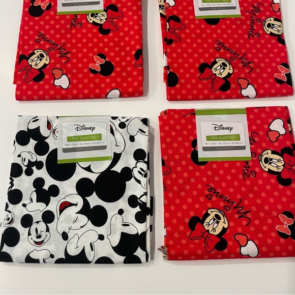 Disney Mickey Minnie Mouse Bundle of 5 100% Cotton Quilting Fat Quarters Fabric - Picture 2 of 4